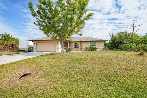 Villa ou maison à vendre à Port Charlotte, Floride: 3 chambres, 120.77 m2 № 1555168 - photo 1