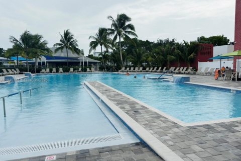 Condominio en venta en Deerfield Beach, Florida, 1 dormitorio, 66.8 m2 № 2002087 - foto 13