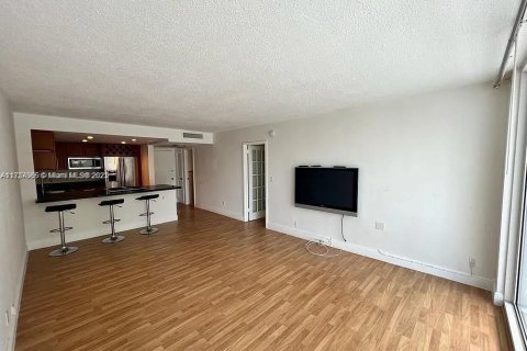 Condo in Hallandale Beach, Florida, 1 bedroom  № 1959508 - photo 5