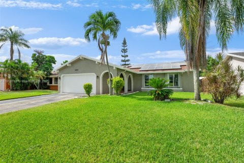 House in Sunrise, Florida 4 bedrooms, 175.12 sq.m. № 1875011 - photo 1