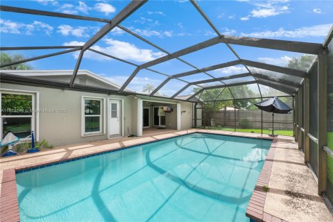 House in Sunrise, Florida 4 bedrooms, 175.12 sq.m. № 1875011 - photo 19
