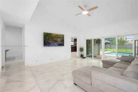 House in Sunrise, Florida 4 bedrooms, 175.12 sq.m. № 1875011 - photo 7