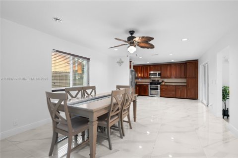 House in Sunrise, Florida 4 bedrooms, 175.12 sq.m. № 1875011 - photo 10