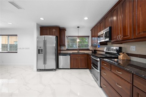 House in Sunrise, Florida 4 bedrooms, 175.12 sq.m. № 1875011 - photo 13