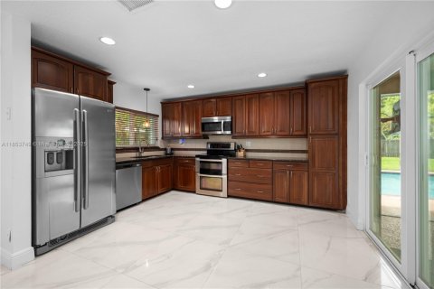 House in Sunrise, Florida 4 bedrooms, 175.12 sq.m. № 1875011 - photo 12