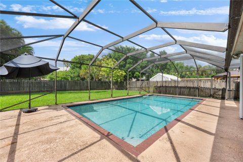 House in Sunrise, Florida 4 bedrooms, 175.12 sq.m. № 1875011 - photo 24