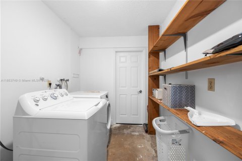 House in Sunrise, Florida 4 bedrooms, 175.12 sq.m. № 1875011 - photo 28