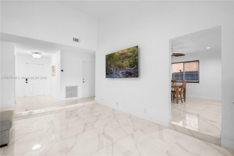 House in Sunrise, Florida 4 bedrooms, 175.12 sq.m. № 1875011 - photo 8