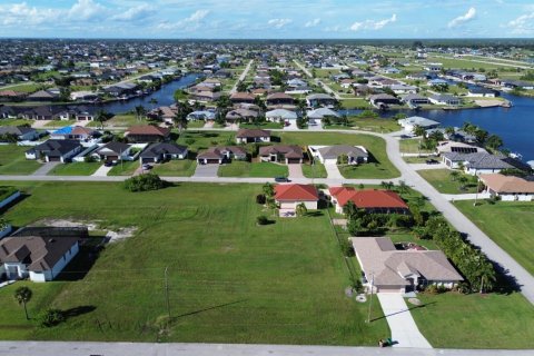 Commercial property in Cape Coral, Florida № 2241573 - photo 2