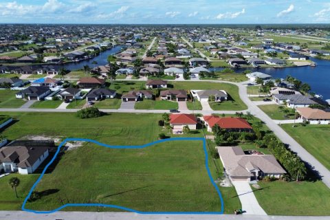 Commercial property in Cape Coral, Florida № 2241573