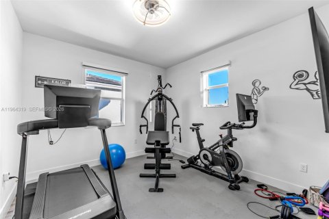 House in Miami, Florida 5 bedrooms, 281.77 sq.m. № 2026226 - photo 24