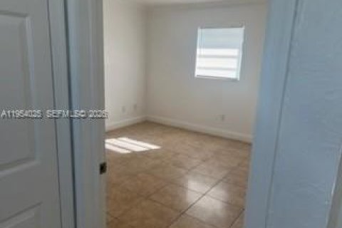 Adosado en alquiler en Homestead, Florida, 3 dormitorios № 2009566 - foto 12
