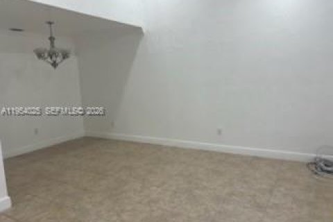 Adosado en alquiler en Homestead, Florida, 3 dormitorios № 2009566 - foto 5