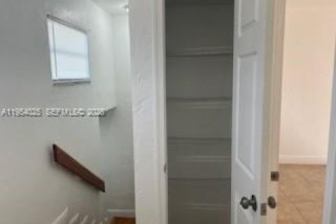 Adosado en alquiler en Homestead, Florida, 3 dormitorios № 2009566 - foto 19