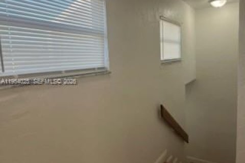 Adosado en alquiler en Homestead, Florida, 3 dormitorios № 2009566 - foto 20