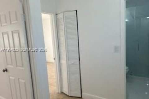 Adosado en alquiler en Homestead, Florida, 3 dormitorios № 2009566 - foto 16