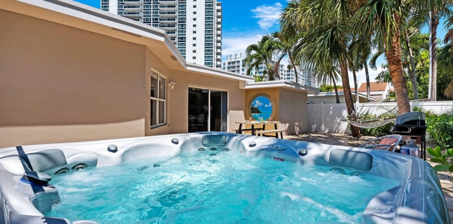 House in Fort Lauderdale, Florida 3 bedrooms, 204.38 sq.m. № 1177337