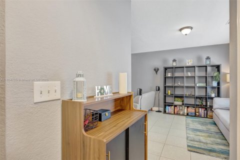 Touwnhouse à vendre à Miami, Floride: 3 chambres, 166.02 m2 № 1770501 - photo 9