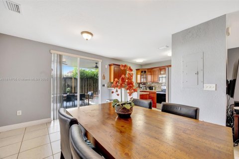 Touwnhouse à vendre à Miami, Floride: 3 chambres, 166.02 m2 № 1770501 - photo 14