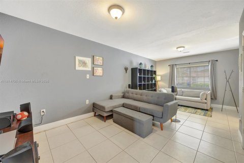 Touwnhouse à vendre à Miami, Floride: 3 chambres, 166.02 m2 № 1770501 - photo 8