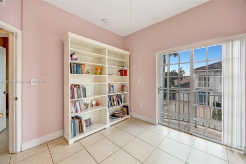 Touwnhouse à vendre à Miami, Floride: 3 chambres, 166.02 m2 № 1770501 - photo 25