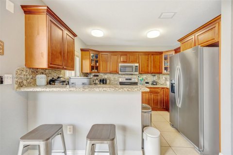 Touwnhouse à vendre à Miami, Floride: 3 chambres, 166.02 m2 № 1770501 - photo 15