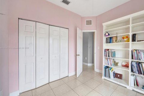 Touwnhouse à vendre à Miami, Floride: 3 chambres, 166.02 m2 № 1770501 - photo 24