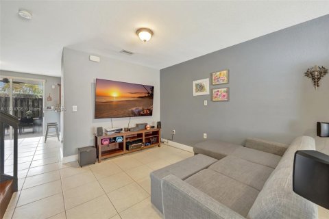 Touwnhouse à vendre à Miami, Floride: 3 chambres, 166.02 m2 № 1770501 - photo 5