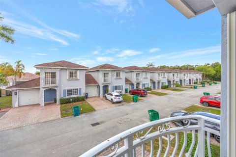 Touwnhouse à vendre à Miami, Floride: 3 chambres, 166.02 m2 № 1770501 - photo 28