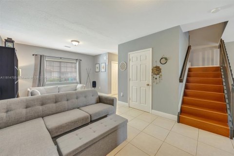 Touwnhouse à vendre à Miami, Floride: 3 chambres, 166.02 m2 № 1770501 - photo 6