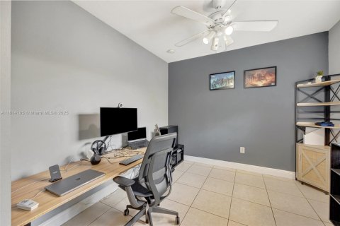 Touwnhouse à vendre à Miami, Floride: 3 chambres, 166.02 m2 № 1770501 - photo 17