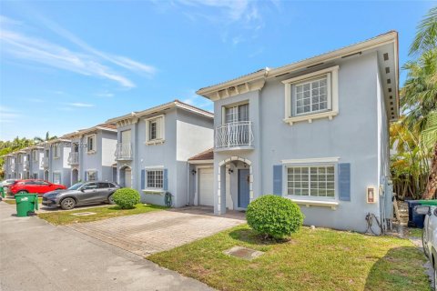 Touwnhouse à vendre à Miami, Floride: 3 chambres, 166.02 m2 № 1770501 - photo 3