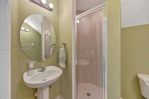 Touwnhouse à vendre à Miami, Floride: 3 chambres, 166.02 m2 № 1770501 - photo 23
