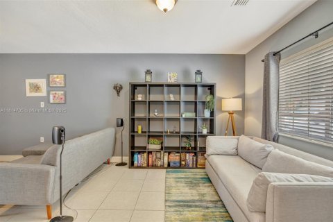 Touwnhouse à vendre à Miami, Floride: 3 chambres, 166.02 m2 № 1770501 - photo 7