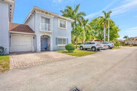 Touwnhouse à vendre à Miami, Floride: 3 chambres, 166.02 m2 № 1770501 - photo 2