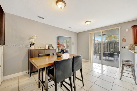 Touwnhouse à vendre à Miami, Floride: 3 chambres, 166.02 m2 № 1770501 - photo 16