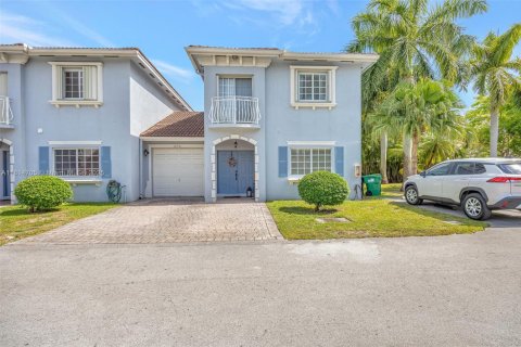 Touwnhouse à vendre à Miami, Floride: 3 chambres, 166.02 m2 № 1770501 - photo 1