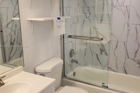 Снять в аренду кондоминиум в Катлер-Бей, Флорида 1 спальня, 70.61м2, № 1966619 - фото 9