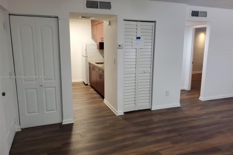 Снять в аренду кондоминиум в Катлер-Бей, Флорида 1 спальня, 70.61м2, № 1966619 - фото 4