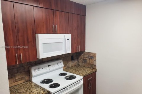 Снять в аренду кондоминиум в Катлер-Бей, Флорида 1 спальня, 70.61м2, № 1966619 - фото 7