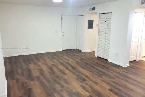 Снять в аренду кондоминиум в Катлер-Бей, Флорида 1 спальня, 70.61м2, № 1966619 - фото 2