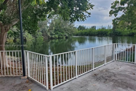 Снять в аренду кондоминиум в Катлер-Бей, Флорида 1 спальня, 70.61м2, № 1966619 - фото 19