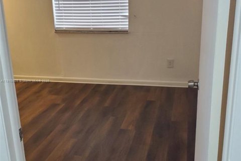 Снять в аренду кондоминиум в Катлер-Бей, Флорида 1 спальня, 70.61м2, № 1966619 - фото 11