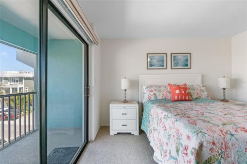 Condo in Bradenton Beach, Florida, 2 bedrooms № 2096275 - photo 16