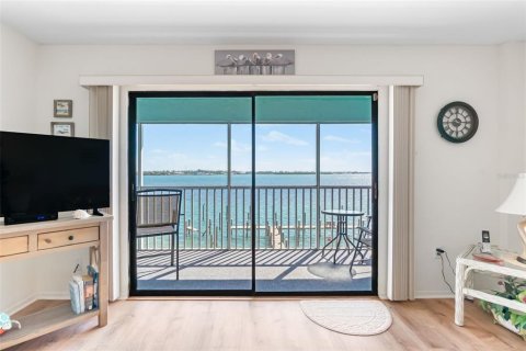Condo in Bradenton Beach, Florida, 2 bedrooms № 2096275 - photo 4