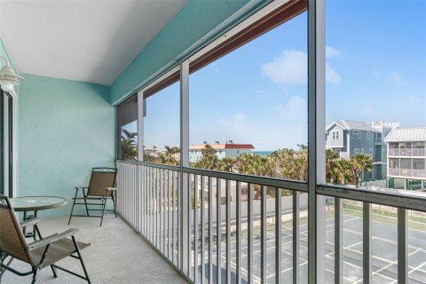Condo in Bradenton Beach, Florida, 2 bedrooms № 2096275 - photo 26