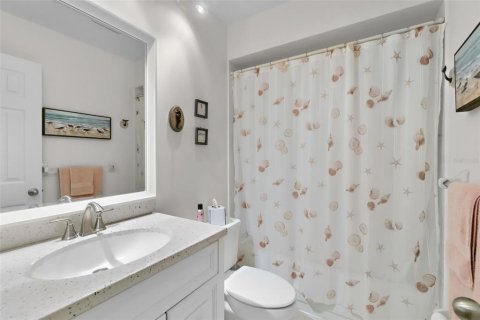 Condo in Bradenton Beach, Florida, 2 bedrooms № 2096275 - photo 21
