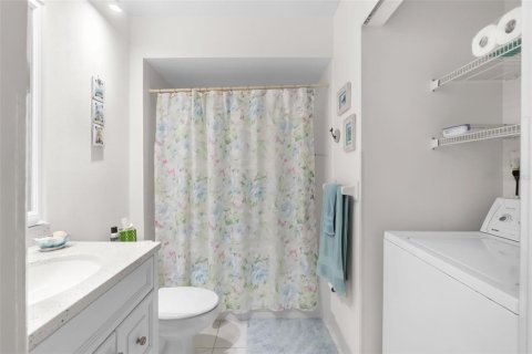 Condo in Bradenton Beach, Florida, 2 bedrooms № 2096275 - photo 22