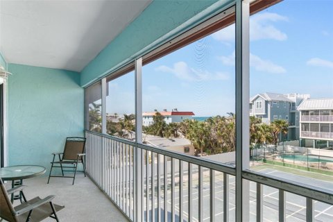 Condo in Bradenton Beach, Florida, 2 bedrooms № 2096275 - photo 28