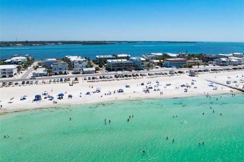 Condo in Bradenton Beach, Florida, 2 bedrooms № 2096275 - photo 2